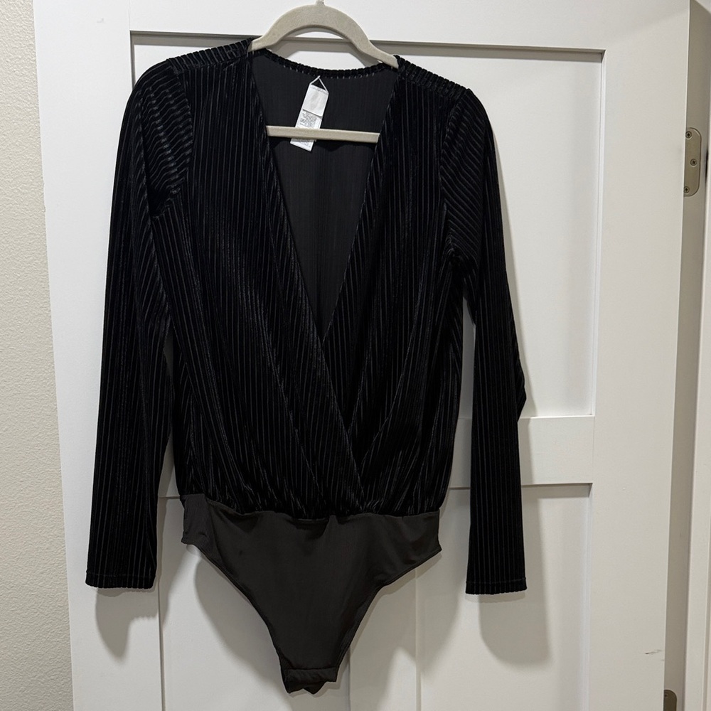 Cupshe Black Long-Sleeve Velvet Wrap Bodysuit